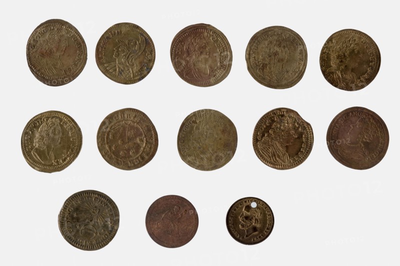 Thirteen playpenninkjes, play medal utility medal medal exchange brass, (smallest), (largest) Thirteen very thin pens