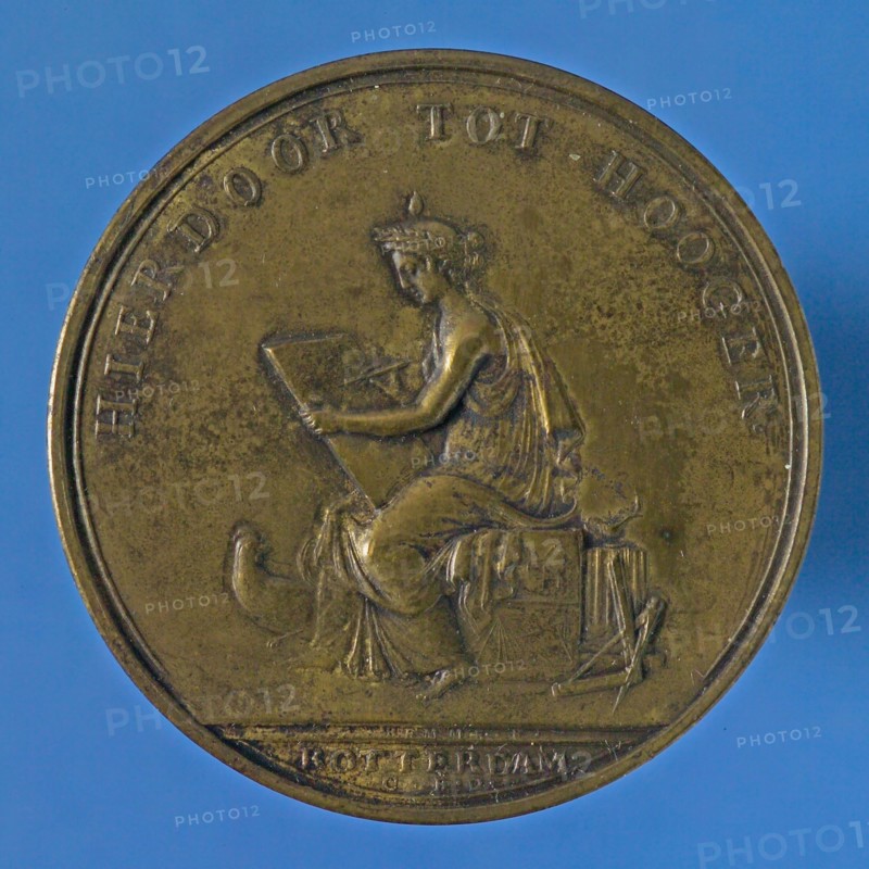 Price mediation This leads to Hooger, price medal penny footage bronze, F: Young woman seated to the left for drawing sheet