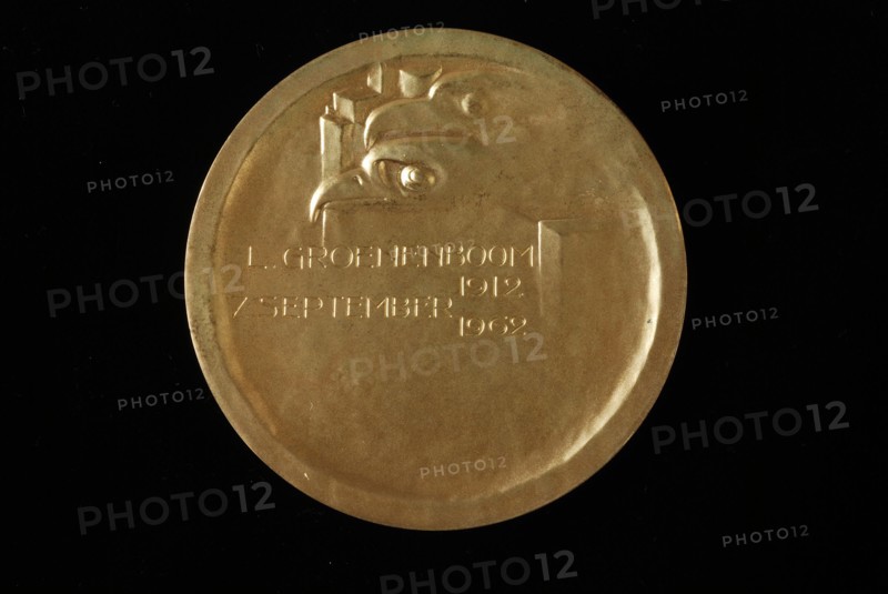 Koninklijke Begeer B.V. Ateliers voor edelsmeed- en penningkunst Voorschoten, Medal of De Erven De Widow Van Nelle N.V., awarded