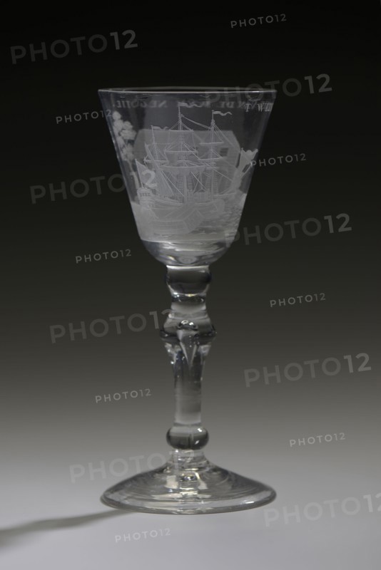 Chalice, engraved with representation and inscription 't Welvaren van de Wijn Negotie, wine glass drinking glass drinking