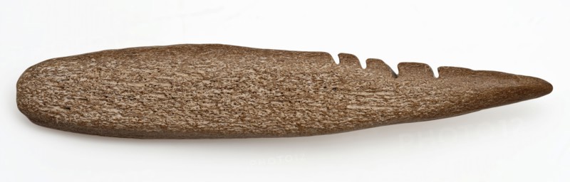 Legs or horns pointed with four barbs, pointed harpoon groundfound horn bone, sawn cut cut Late stone age archeology Maglemose