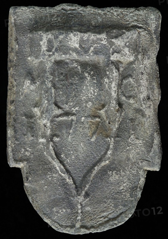 Roof bonnet, shield-shaped cover plate with double pump and 1771, bracing lead quality metal lead, Roof bonnet shaped shield
