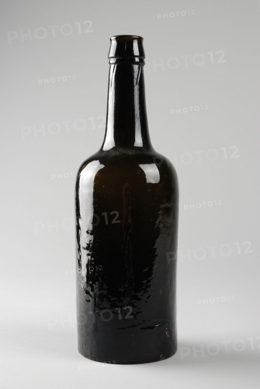 J.F. Hoffman & Sons, Cylindrical bottle from J.F. Hoffman & Sons Rotterdam, bottle product container glass, in'rickets' mold