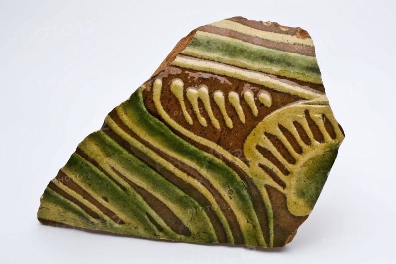 Five fragments of earthenware firearms, decorated in sludge technology, fire dome cover soil find ceramic clay engobe glaze lead