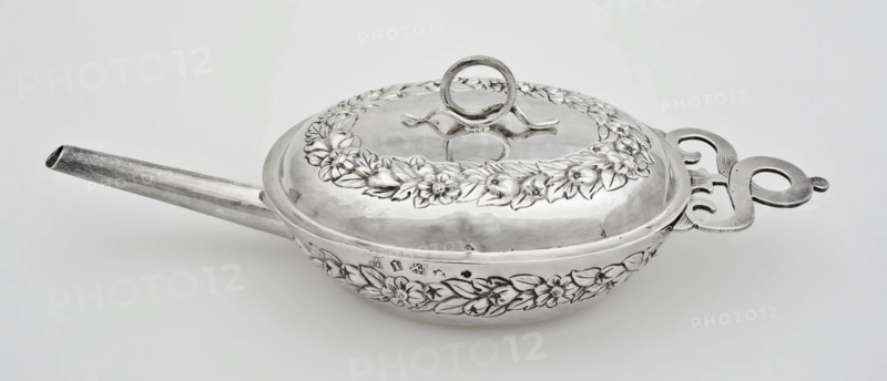 Silver sick chicken, sickle barrel holder silver, driven cast Oval shallow tray with set cast-in ear, three braided loops