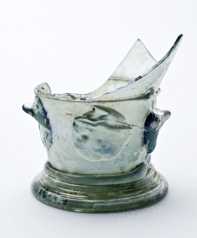 Fragment of berkemeier, drinking glass drinkware tableware holder soil find glass forest glass, free blown and formed glass