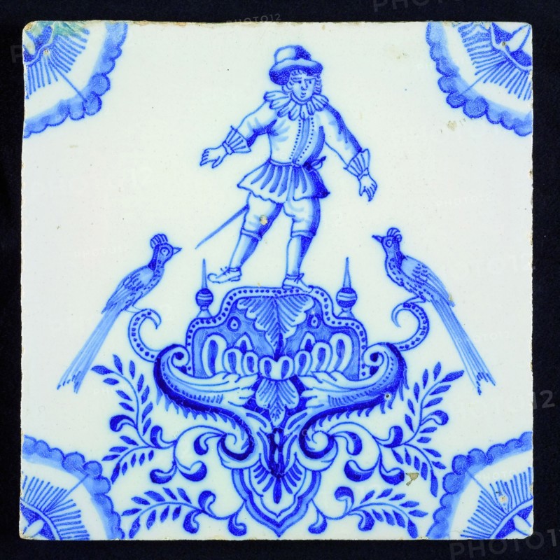 tile manufacturer: Aalmis, Cartouche tile, blue, acrobat, corner motif quarter rosette, wall tile tile sculpture ceramic