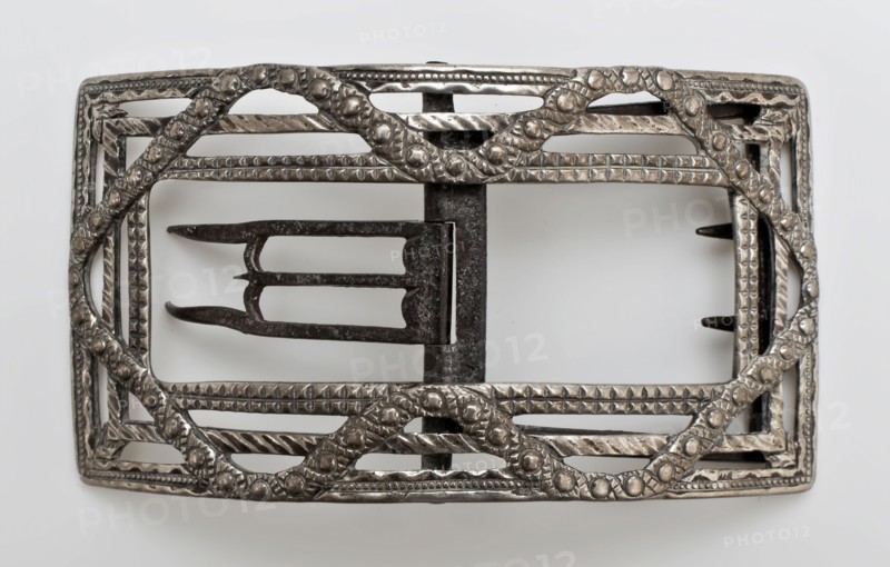 Silversmith: Johannes Lucardi, Silver rectangular belt buckle, buckle fastener strand silver iron, cast Rectangular curved