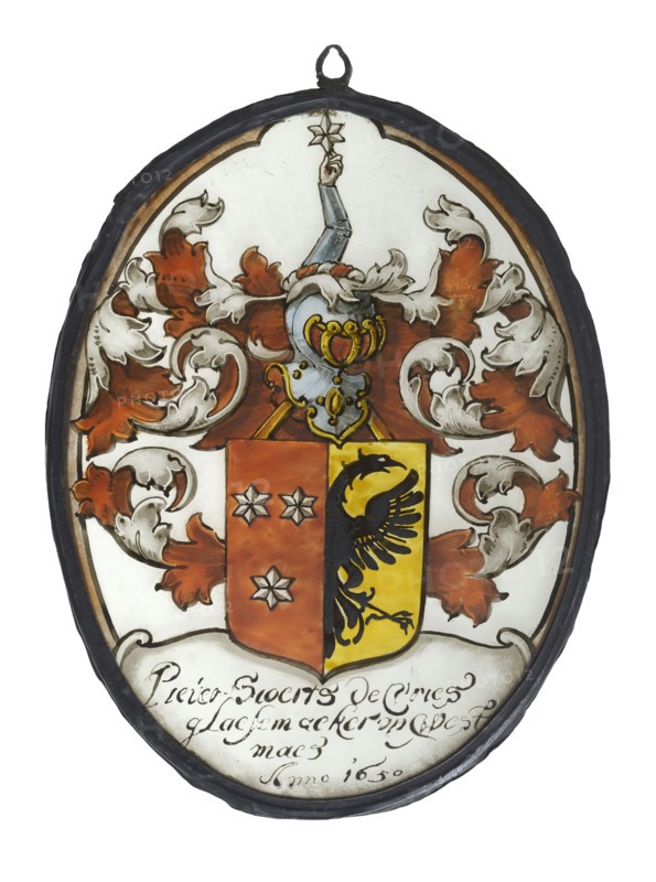 glaspainter: Pieter Swerts de Vries?, Window hanger, painted glass with arm of Pieter Swerts de Vries, stained glass painting