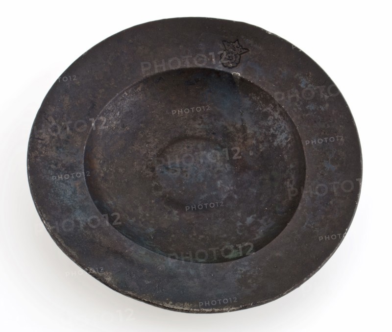 Small pewter dish with bevelled edge and partly curved bottom, marked, plate crockery holder soil find tin, cast Small tin plate
