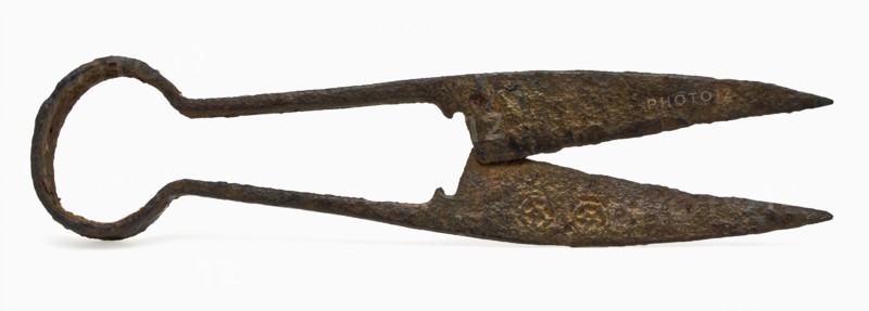 Pinch cutter with two pointed blades and oval eye, pinch cutter scissor cutting tool soil find iron metal, two circles