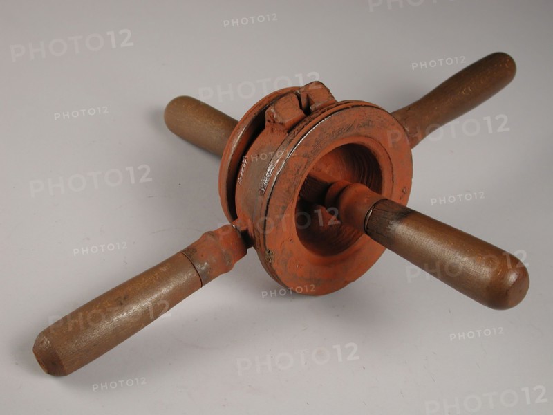 D.V., Four-piece bronze mold for bowl, cast molding tools tools base metal bronze iron wood, on all four parts Rotterdam tin