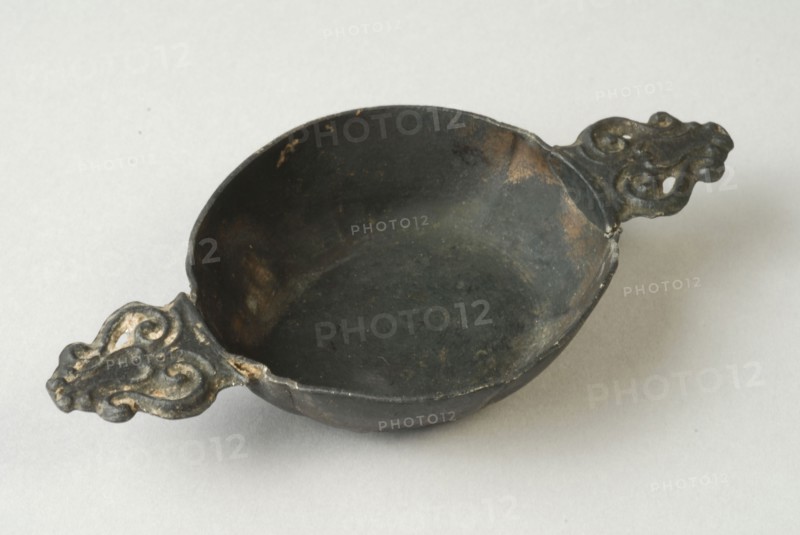 Tinsmith: Johannes van Rees, Small pewter brandy bowl with carved, outstanding ears, brandy bowl bowl dolls crockery holder toy