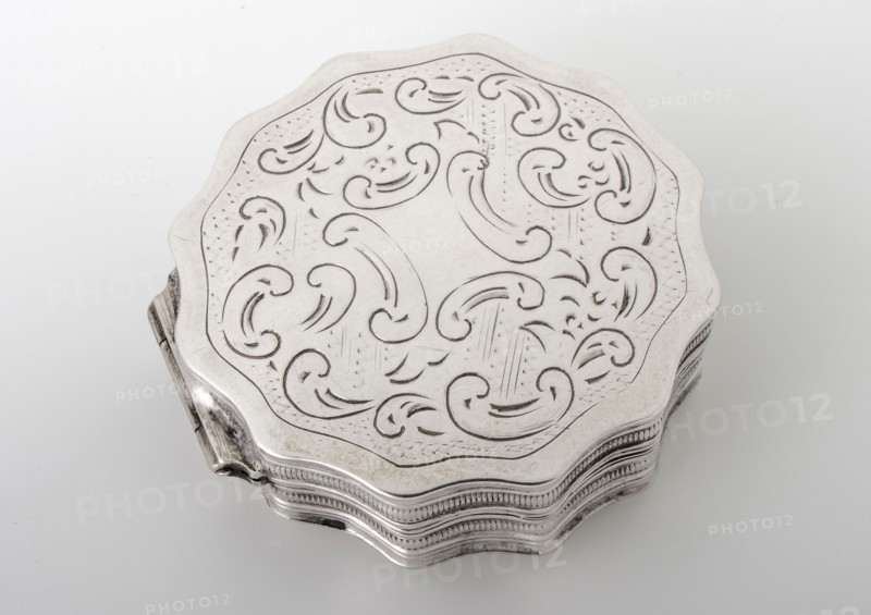 Silver round, scalloped pillbox, pill box peppermint box box holder silver, forced insertion Round box refurnished Hinged lid