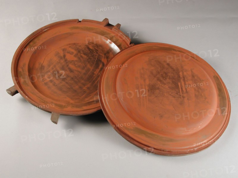 Dirck Messchaert II, Two-piece bronze mold for large flat plate with initials D M and 1737, mold casting tool tools kit