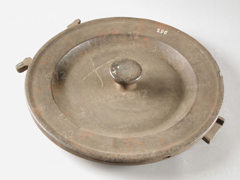 C.v.D., Two-piece bronze mold for large flat plate with initials C V D and 1731, mold casting tool tools kit metal bronze