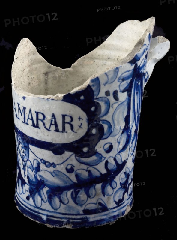 Fragment majolica oil jug with -foglie motif and cartouche with text, pharmacy jar, oil jug pharmacy jar soil find ceramic
