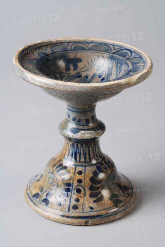 Majolica salt barrel on high foot, in the shell grasshopper in blue, salt barrel tableware holder soil find ceramic earthenware