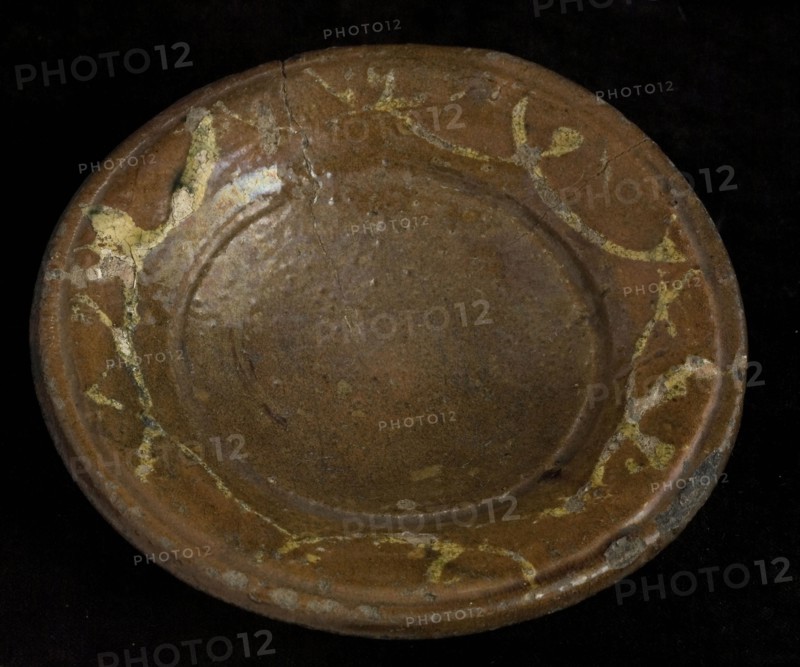 Earthenware salt bowl on three stand fins, with yellow sludge decor, salt bowl salt barrel tableware holder soil find ceramic
