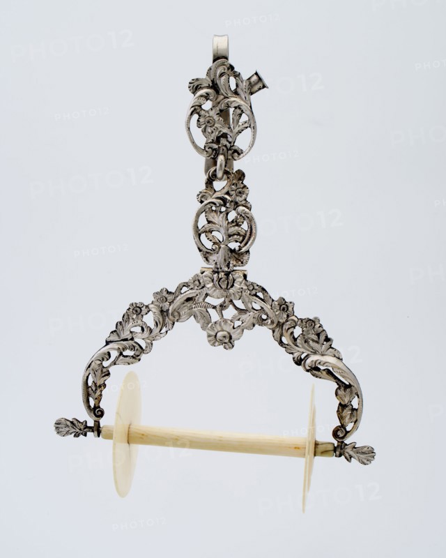Gerrit Beijers (?), Silver ball holder with clip and ivory spool, tangle holder holder silver ivory, cast Tangle holder ivory