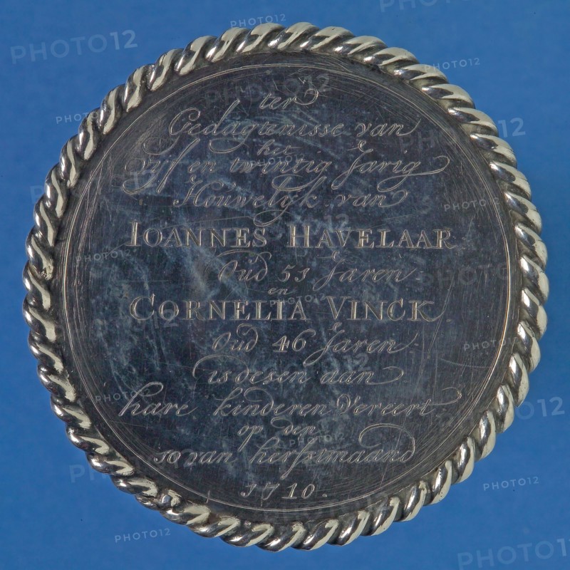 Medal on the 25-year marriage of Joannes Havelaar and Cornelia Vinck in 1710, wedding medal medal engraving silver, cable edge