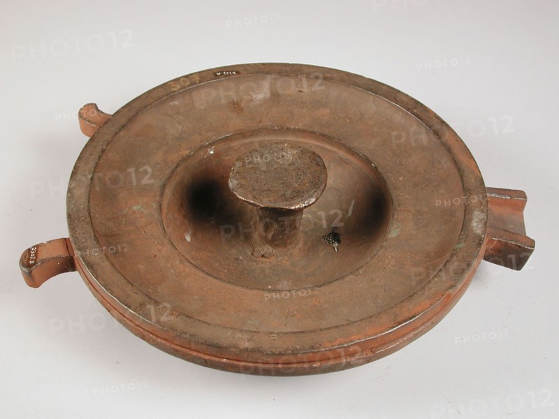 Two-piece bronze mold for deep plate, cast molding tool tools base metal bronze, cast twisted Two-piece bronze mold for pouring