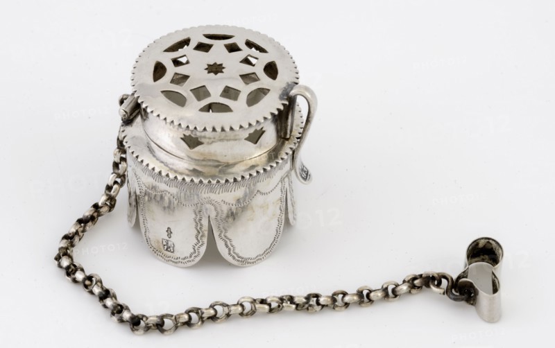 Frans van Boven, Perforated fire basket on short chain, fire basket holder silver h 2,8, (basket) outside: fire