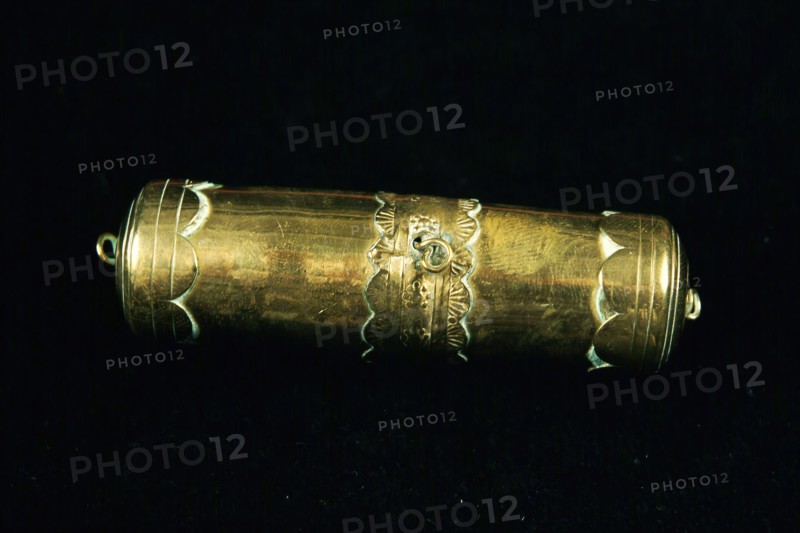 Copper tinder box, tondeldoos lighter equipment copper h 8,3, Cylindrical copper tinder box with lids with annular grooves