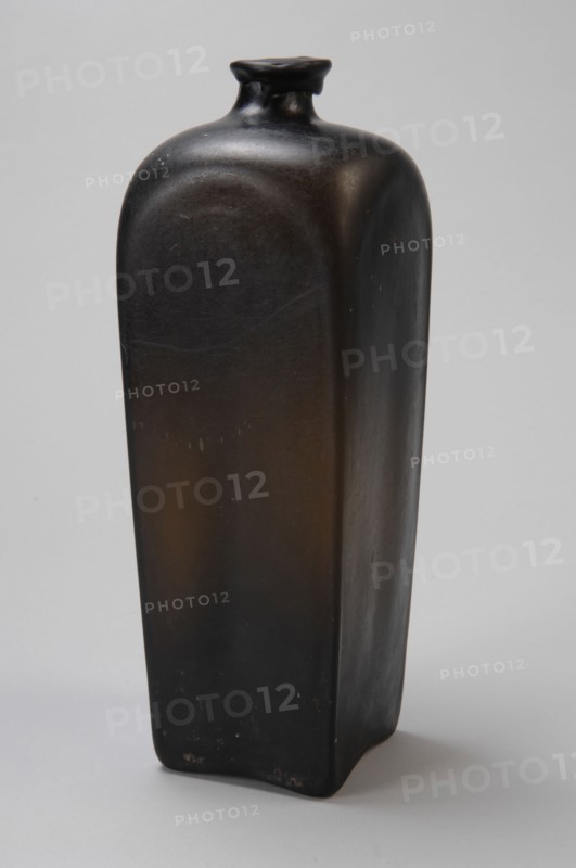 Green glass cellar bottle, basement bottle stock bottle bottle holder glass, distillery Rotterdam Delfshaven Schiedam