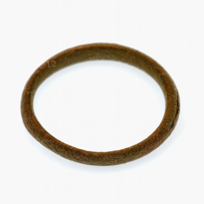 Simple copper or bronze ring, convex exterior, ring jewel clothing accessory clothing soil find copper bronze metal d 0.3, cast