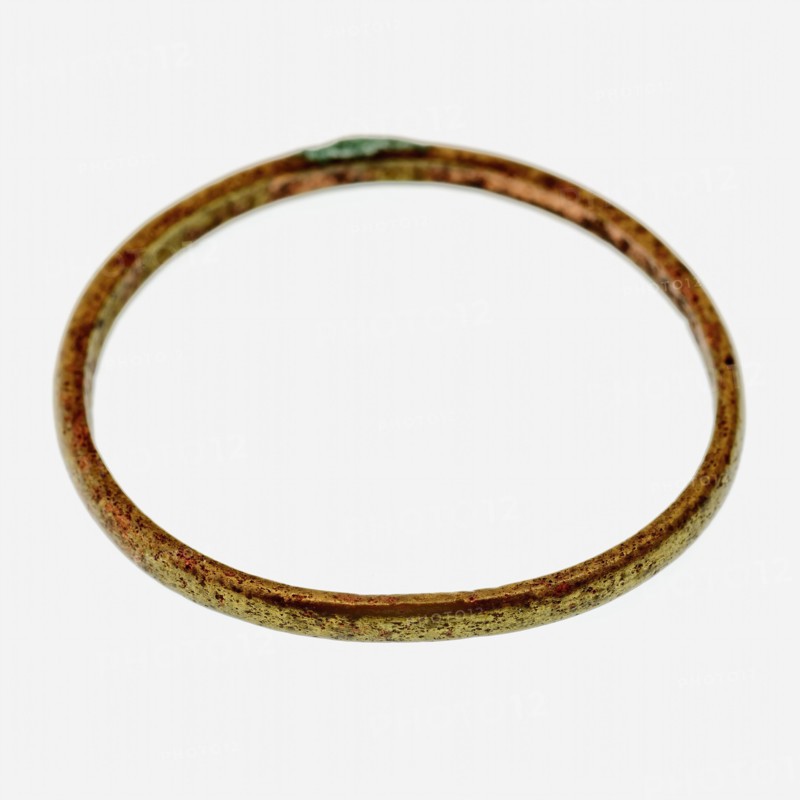 Thin, copper or bronze ring, undecorated, ring ornament clothing accessory clothing soil find bronze copper metal, d 0,2 Thin