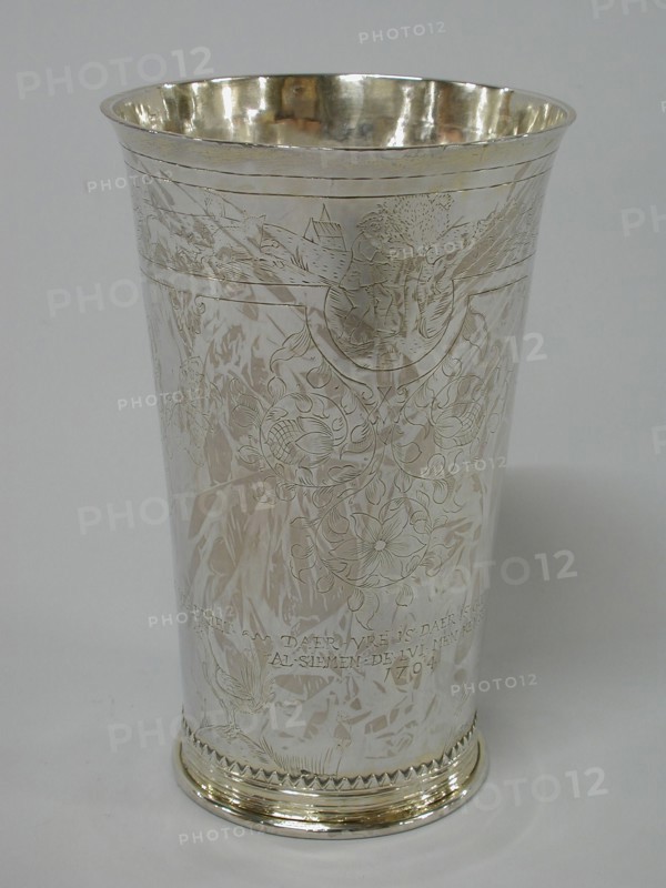 Lucas Stender, Silver cup with engraved inscription: DAER VRE IS DAER IS GODT. DAER TWIST IS DAER IS SPOT. DAER LOSS IS DARGER