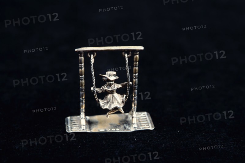 Silver girl on swing, sculpture sculpture dolls toy recreation tool miniature model silver, cast Flat-bottomed swing