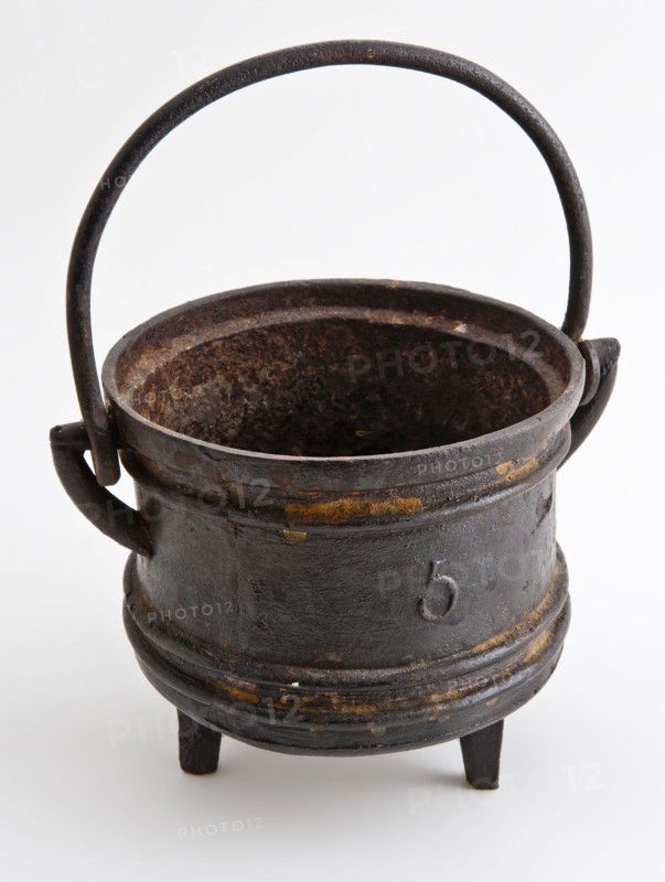 Cast iron melting crucible with handle, marked 5, melting pot pot holder soil find? cast iron iron metal total with handle