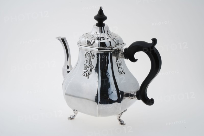 Bartholomeus van der Tooren, Three-piece crockery pulling pot, teapot tableware holder tea set tableware silver, gram Three