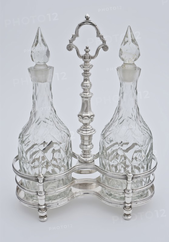 Silversmith: Hendrik van Beest, Silver oil and vinegar set with two identical crystals with two identical caps, oil and vinegar