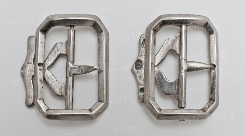 Silversmith: Isaak Kroon, Pair of silver pants buckles, clasp fastener part silver