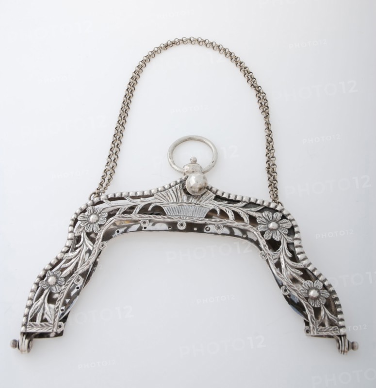 Leendert Verbeek, Silver purse with openwork floral pattern and chain, Bag bracket braces Clothing Accessory Clothing Silver