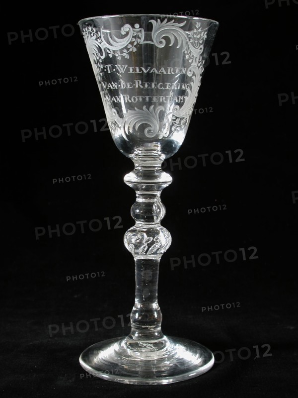 Chalice glass engraved with 'T. Welcoming. The. Reegering of Rotterdam, wine glass drinking glass drinking utensils tableware