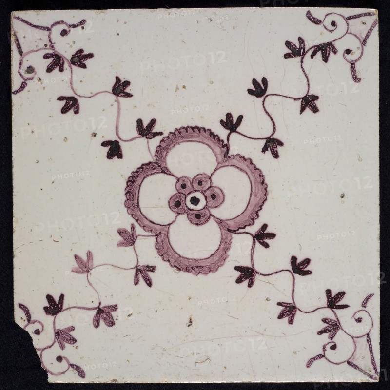 F.J. Kleyn, Ornament tile, rosette with flower heart, corner pattern ox head, wall tile tile sculpture ceramics pottery glaze