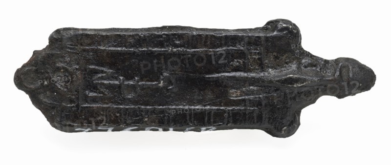 Elongated fittings with private label, batter ground find tin metal, cast Oblong horseshoe Decorated on one side with curled
