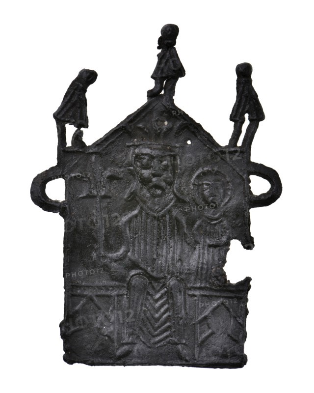 Tin insignia Maria with child, insignia ground find tin lead metal, cast Pewter insignia seated Mary with Christ child