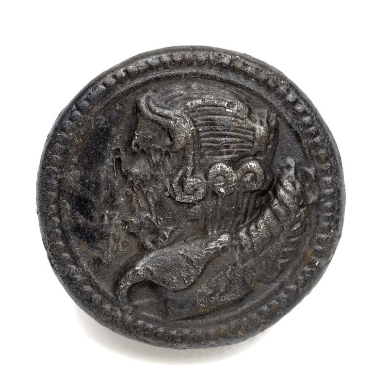 Tin button with bust embossed, knot clothing accessory clothing soil find tin iron metal, cast Pewter knot Disc shaped