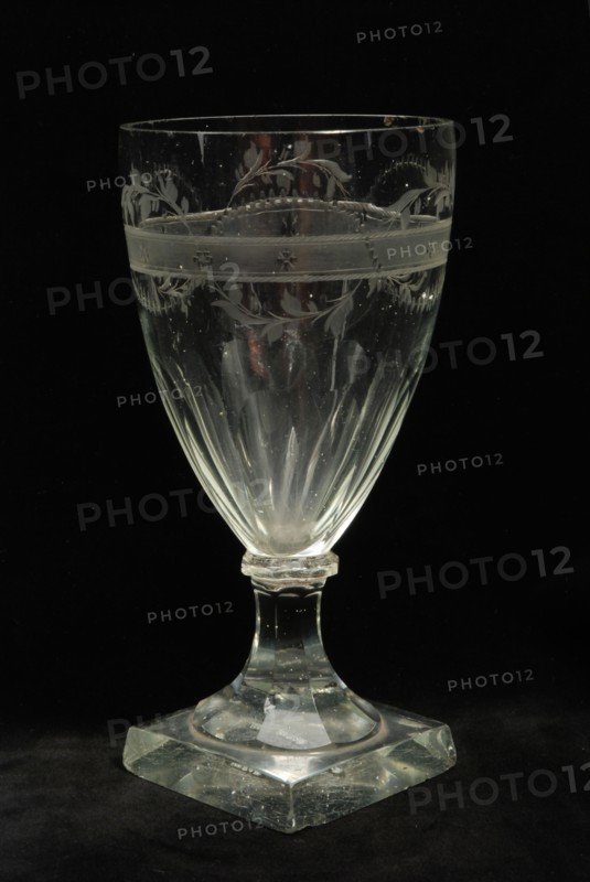 Chalice, engraved with tendrils and pearl necklace in band, wine glass drinking glass drinking utensils tableware holder lead