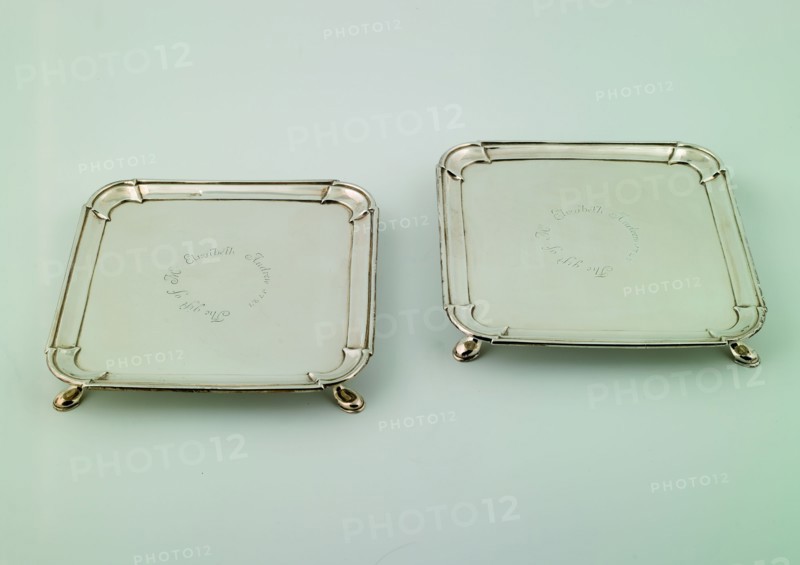 Edward Felien, Two silver cabarets, tray liturgisch vat holder silver, Pair of silver cabarets with rounded profiled corners