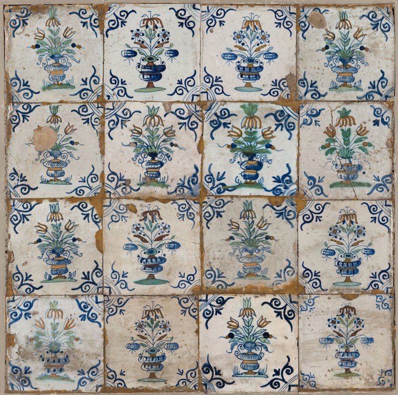 Tile field, four high, four wide, flower vase with flowers, corner motif ox's head, tiled field wall tile tile sculpture ceramic