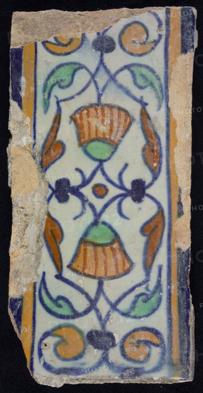 Border tile, flower decoration in blue, yellow and green, top and bottom blue and yellow, border tile wall tile tile material