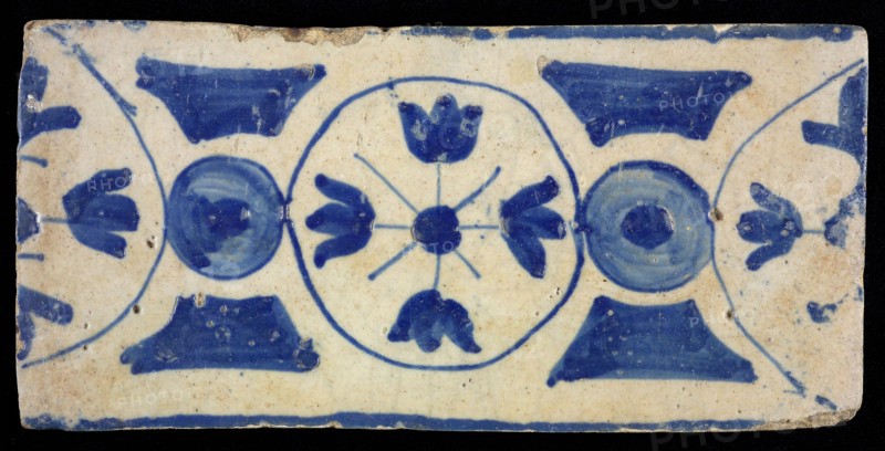 Border tile, blue, decoration with circles and flowers, border tile wall tile tile material ceramics earthenware glaze, baked 2x