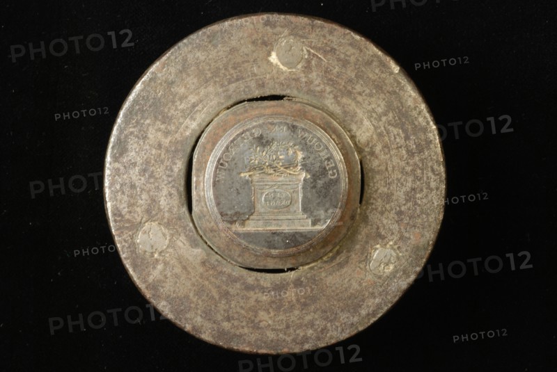 Stamp for medals as result of the resolution of the Rotterdam town council in 1787, stroke stamp tool kit iron, low relief Round