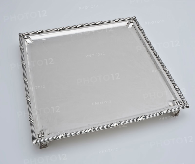 Silversmith: Cornelis Knuijsting, Square silver tray on legs, with on the bottom Michiel Groshans 31 March 1784, tray tray